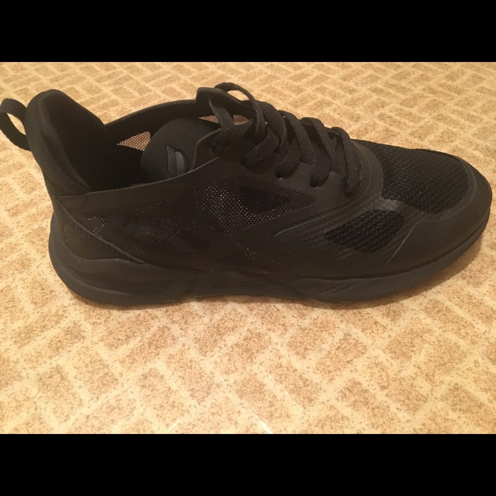 Black fabletics tennis shoes
